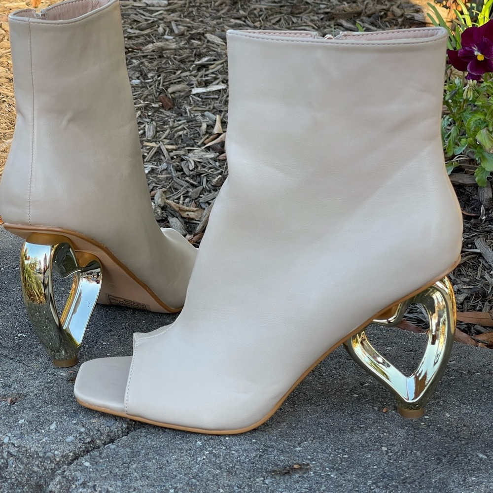BRAND NEWw/box.  Heart Shape Heel Ankle Boot